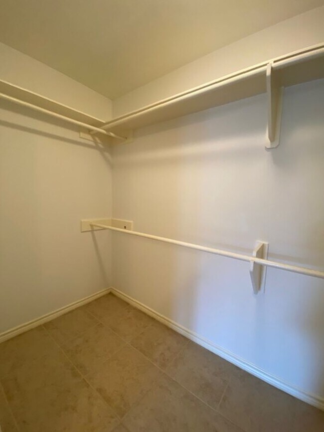 Building Photo - DON'T MISS THIS INCREDIBLE SOUTHSIDE LEASI...