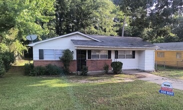 Building Photo - 6115 Parker St