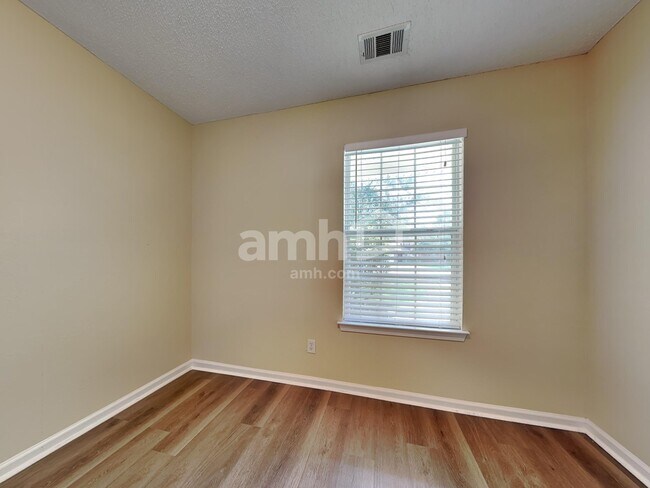 Building Photo - 7 Willow Lakes Dr