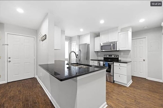Building Photo - 614 Cypress Pointe St