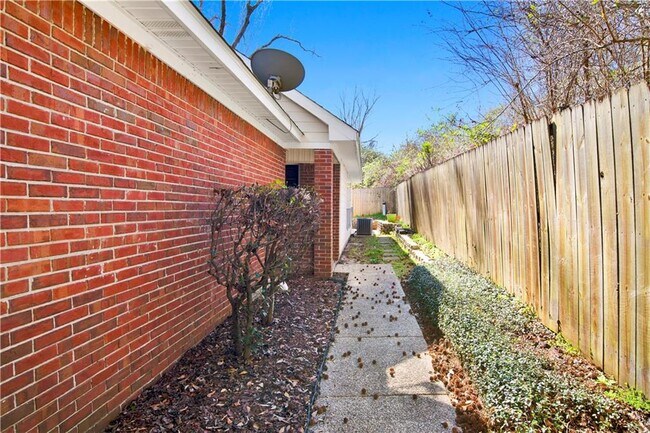 Building Photo - 5631 Bentley Ln