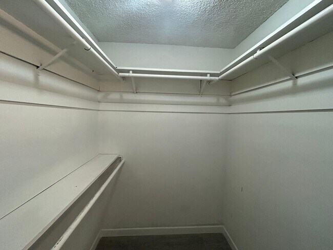 Building Photo - 617 N Stine Rd