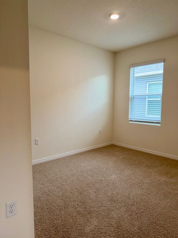 Building Photo - 824 Horsetail Dr