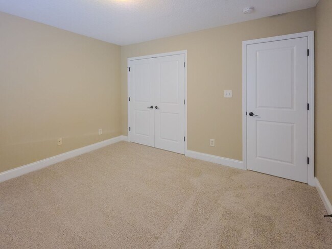 Building Photo - Knoxville 37931 - 4 bedroom 2.5 bath - call Ryan Fogarty 865-333-4840