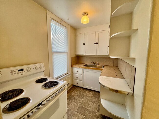 Building Photo - 323 Whiteriver Ave