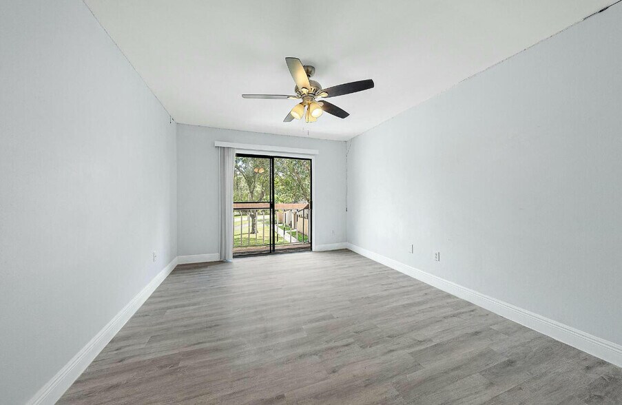 Building Photo - 4012 Palm Bay Cir