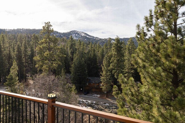 Building Photo - Stunning 4-Bedroom Home with Amazing Views, EV Charger & Solar in Big Bear!