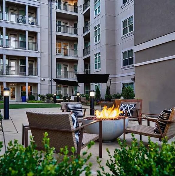 Building Photo - 4735 Sharon Rd