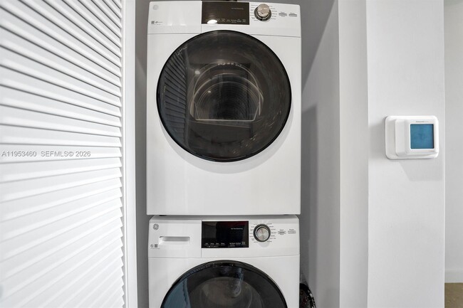 Building Photo - 11 NE 6th St