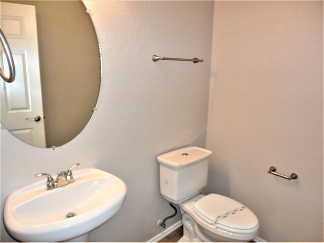 Building Photo - 4889 S Mosley Dr