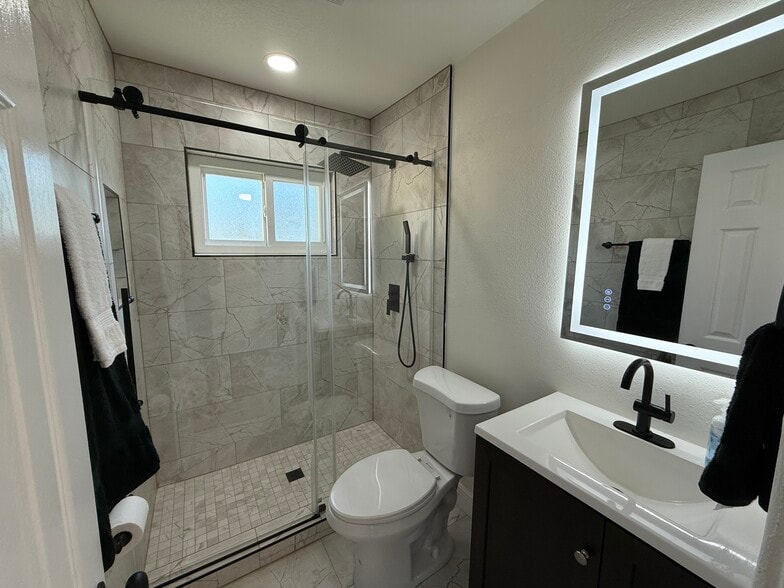 Building Photo - 709 Suzette Dr