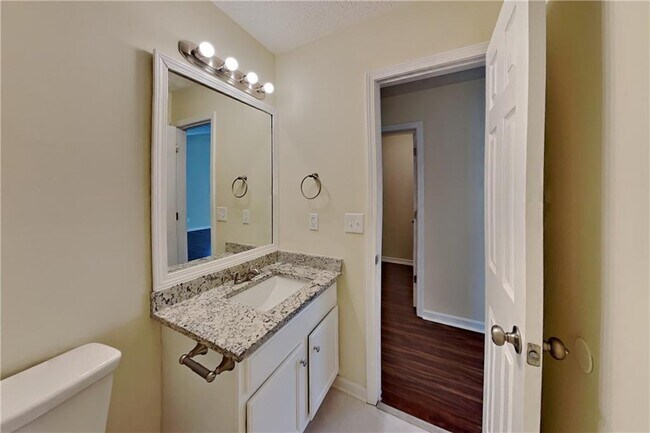 Building Photo - 208 Shenandoah Ct