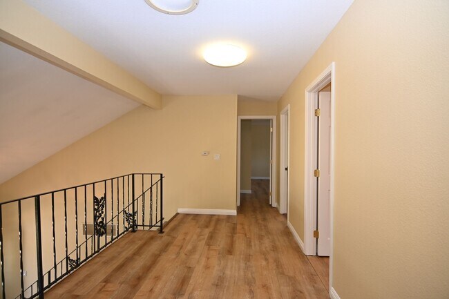 Building Photo - Beautiful 5 bed 3 bath, 2 car Garage & Pool, Near Snell & Calero