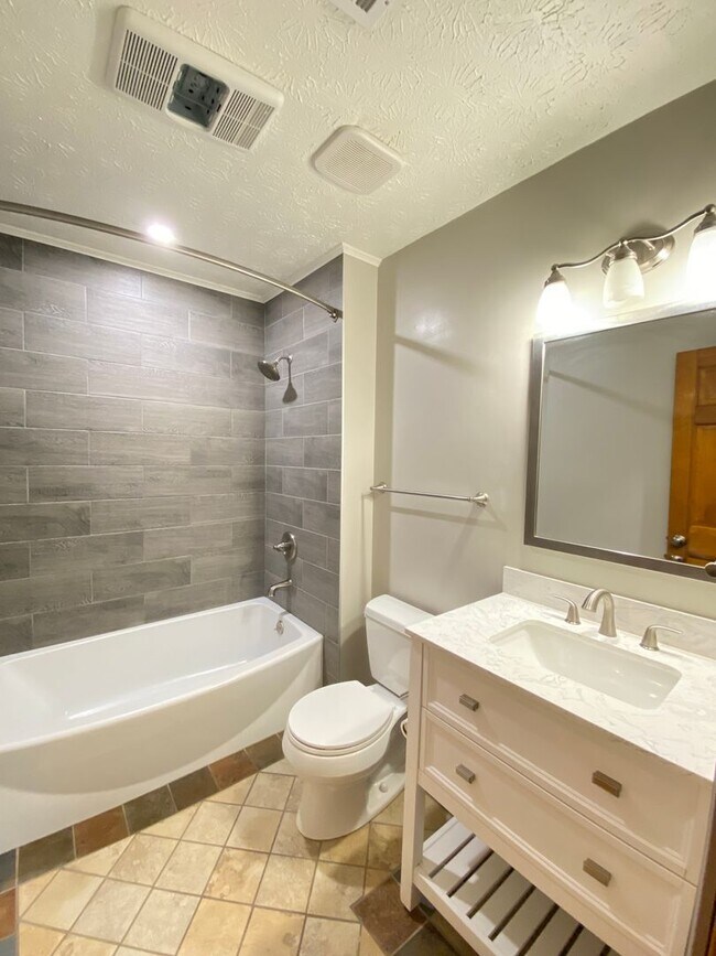 Building Photo - Beautiful Home Available Now!