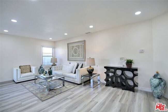 Building Photo - 4014 Verdugo View Dr