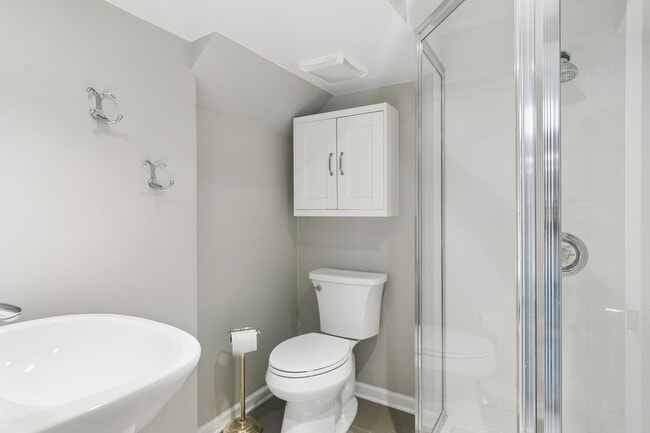 Building Photo - 10 Fairview Ave