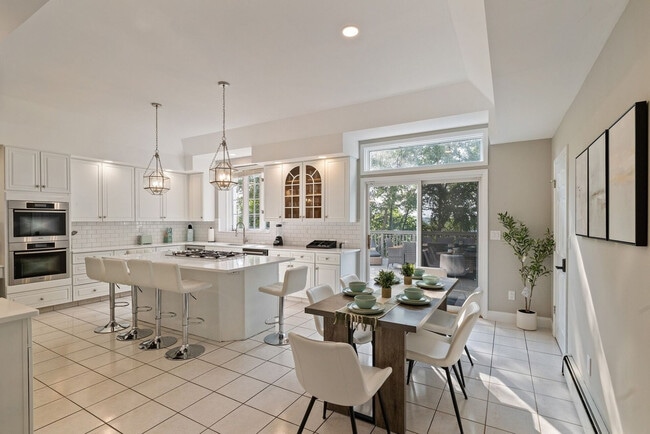 Building Photo - 321 Museum Village Rd