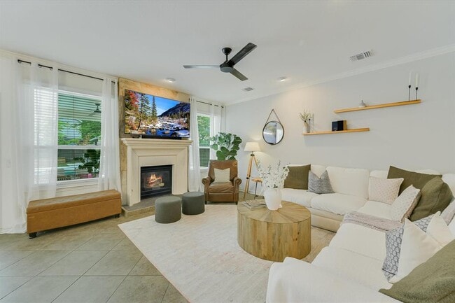 Building Photo - 803 Crocus Dr