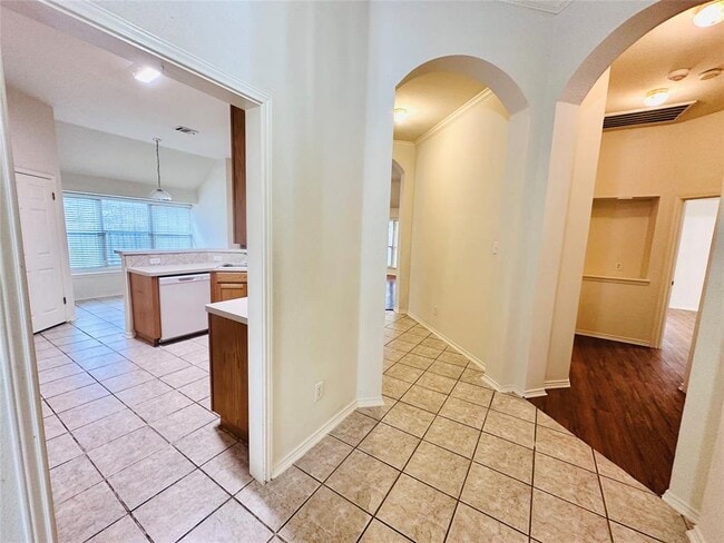 Building Photo - 1101 Hunter's Creek Dr