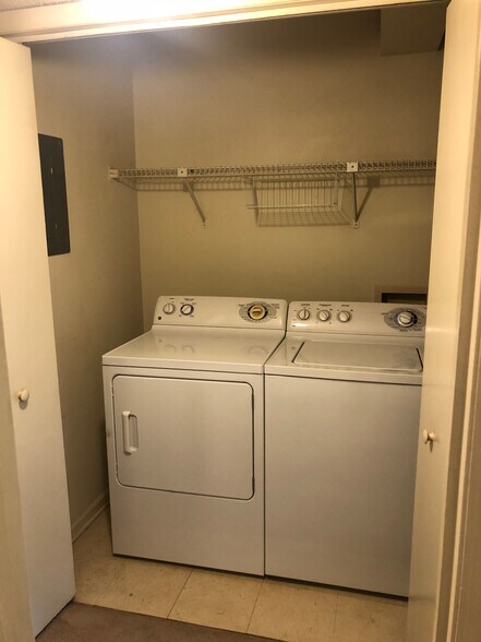 Building Photo - 703 S Chapman St