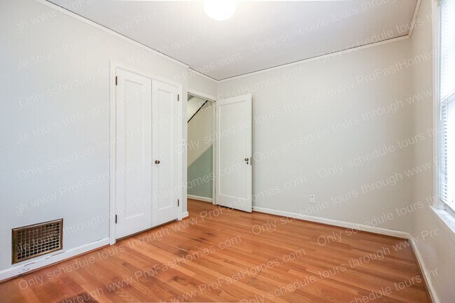 Building Photo - 930 SE 53rd Ave