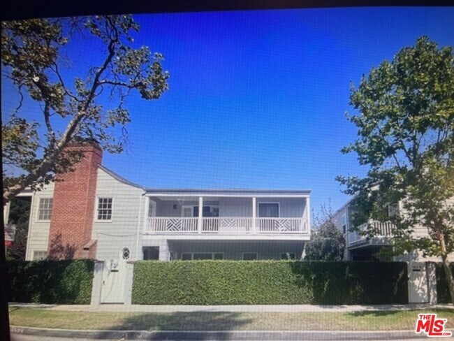 Building Photo - 402 Canon Dr