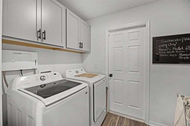 Building Photo - 1535 Eucalyptus Wy