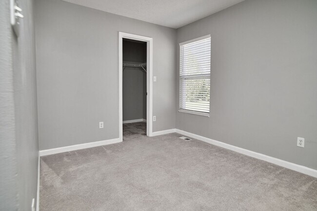 Building Photo - For Rent-4BDRM, 2.5BA Home in Ashwood