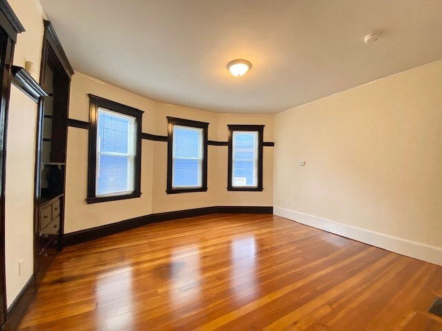 Building Photo - 44 Easton St