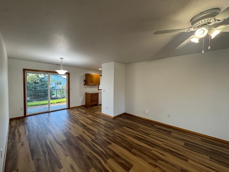 Building Photo - 400 E Washington St