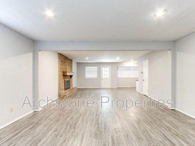 Building Photo - 2524 Boxwood Ave