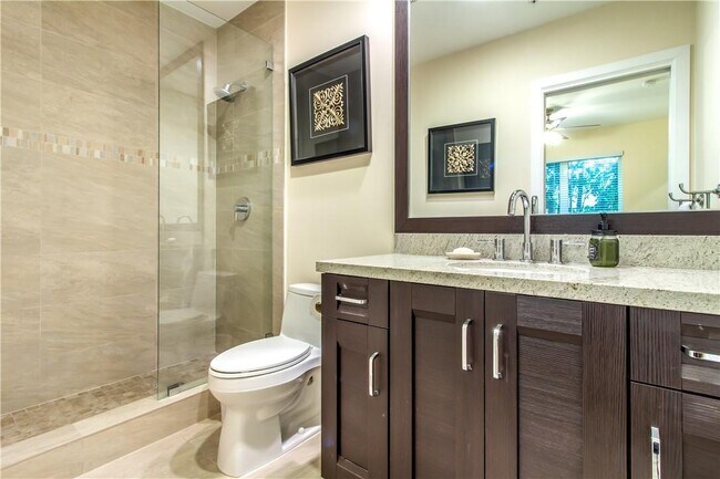 Building Photo - 340 Elm St