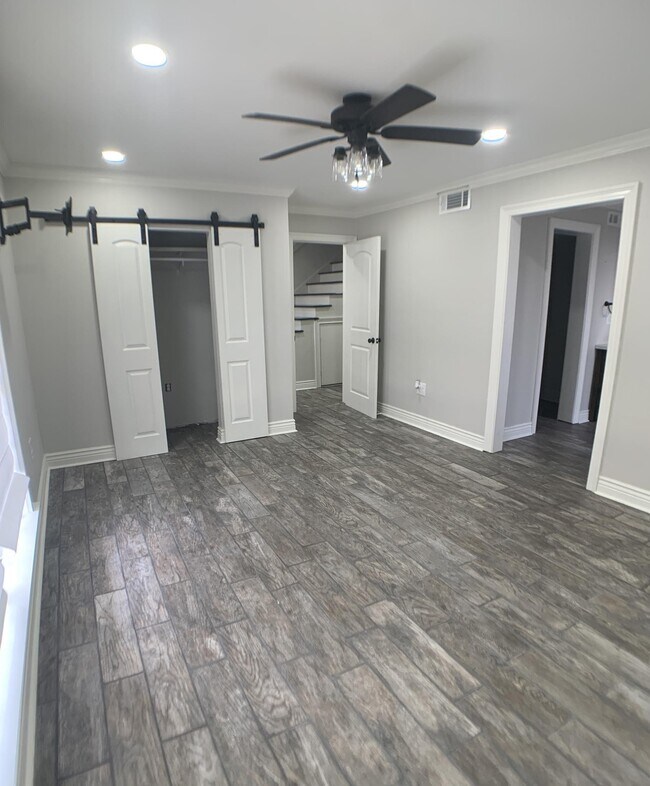 Building Photo - 2216 Acadian Dr