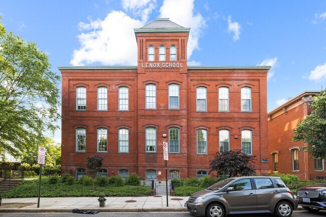 Building Photo - 725 5th St SE