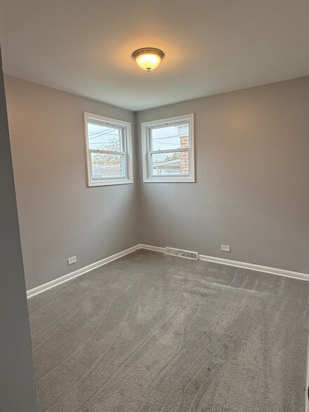 Building Photo - 4537 S Lavergne Ave