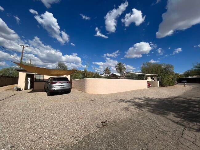 Building Photo - 4201 E Oxford Dr