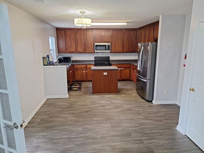 Building Photo - Wonderful Four Bedroom Home Located in Northeast Columbia!