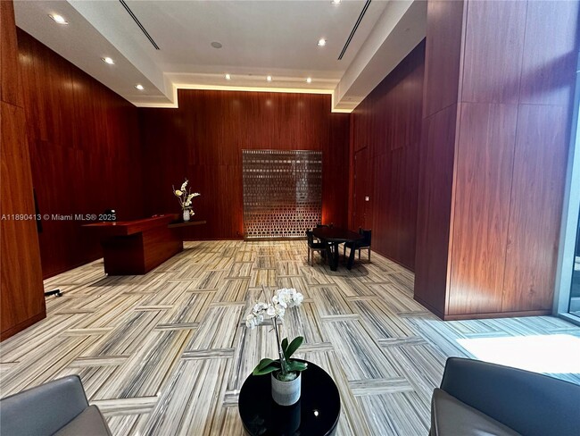 Building Photo - 1300 Brickell Bay Dr