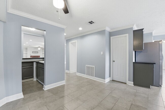 Building Photo - Beautifully Updated 4-Bedroom Home in a Prime Houston Location