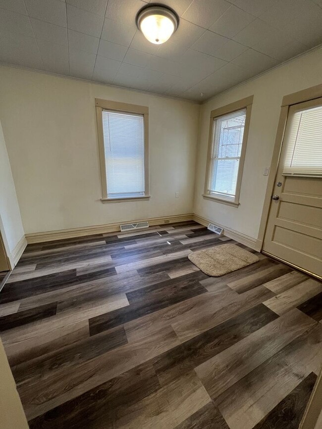 Building Photo - 3711 W 4th St