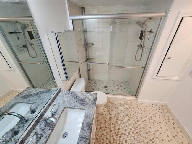 Building Photo - 6960 Carriage Hill Dr