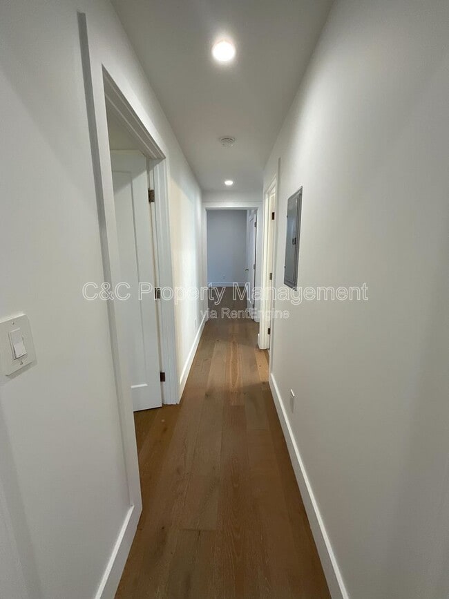 Building Photo - 182 Los Olivos Ave