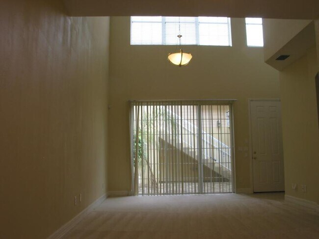 Building Photo - 539 Hedgewood Dr