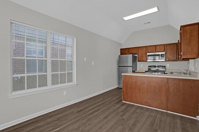 Building Photo - 1676 Joy Cir