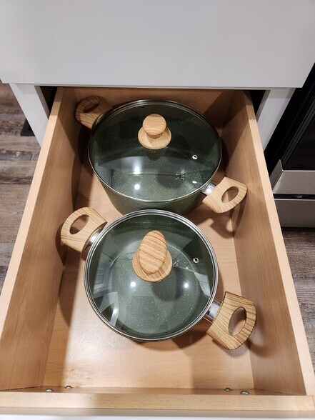 Building Photo - 450 Platt St