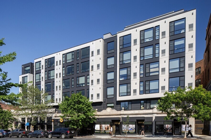 Building Photo - AdMo Heights