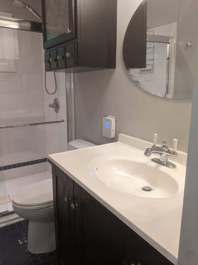 Building Photo - 105 W Longview St