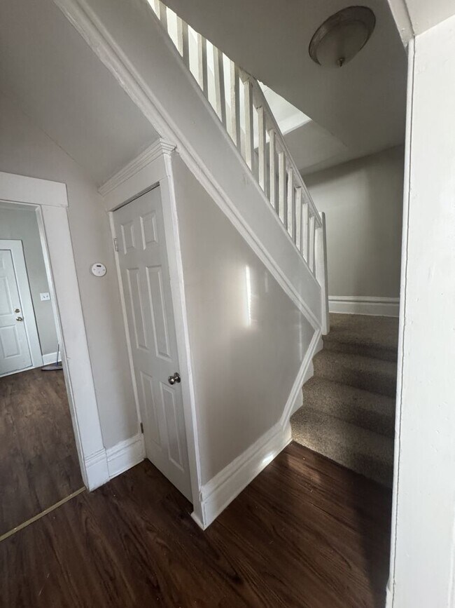 Building Photo - 235-237 Avondale Ave