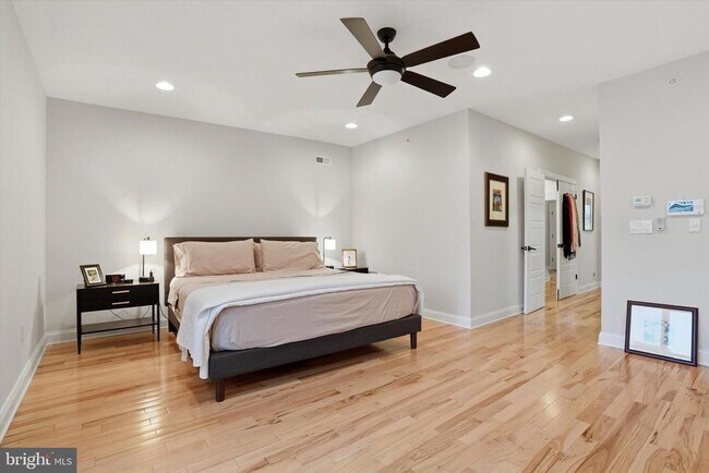 Building Photo - 159 Green Ln