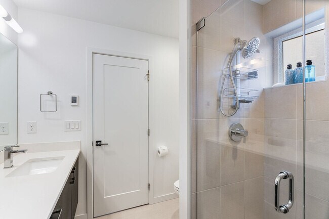 Building Photo - 724 3rd Ave N